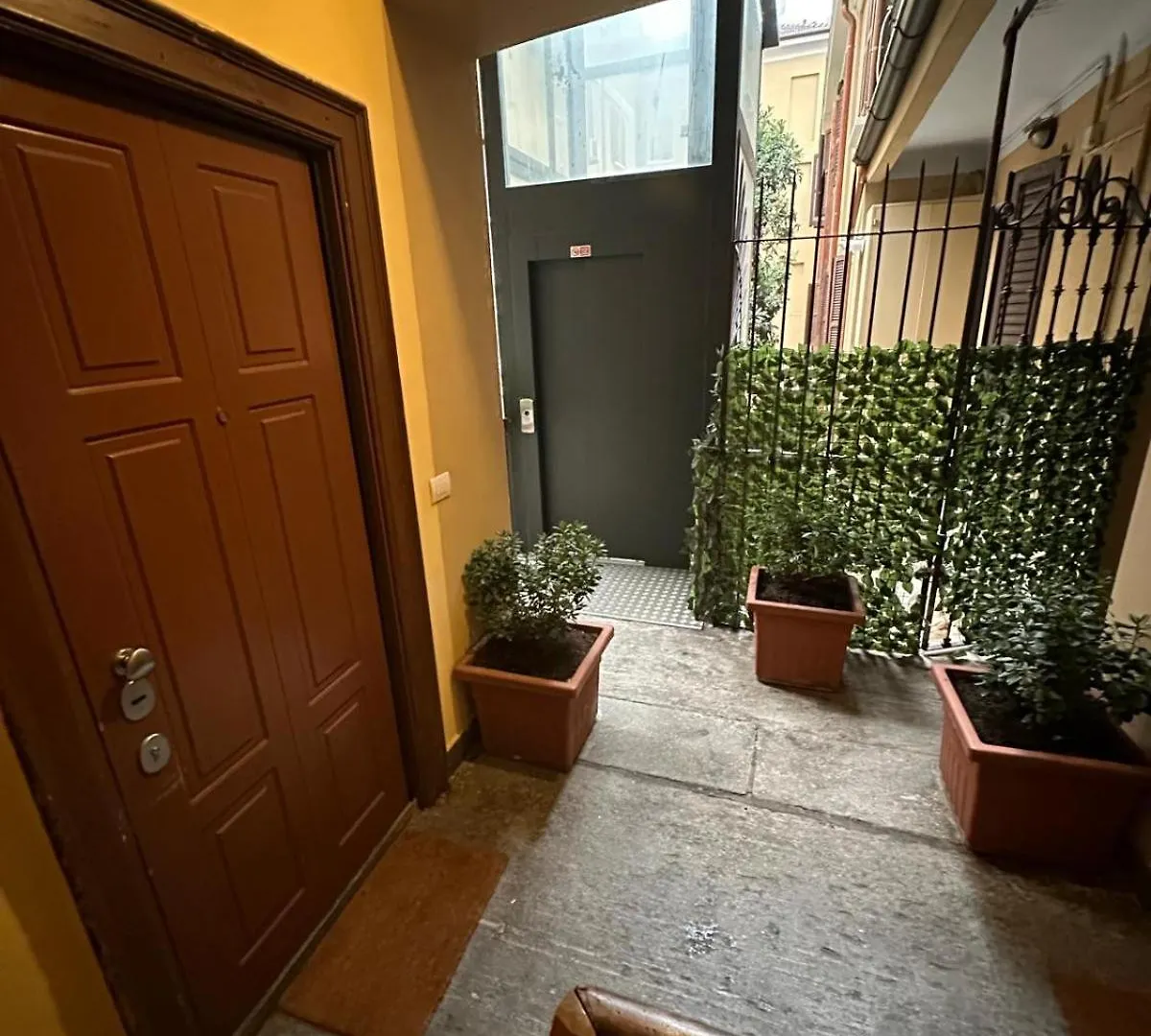 First Moon-Emme Loft Apartment Milan Italy
